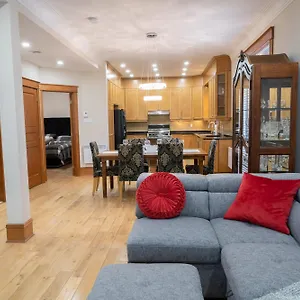 Chic 2br In Little Italy 2mins To Metro Montréal